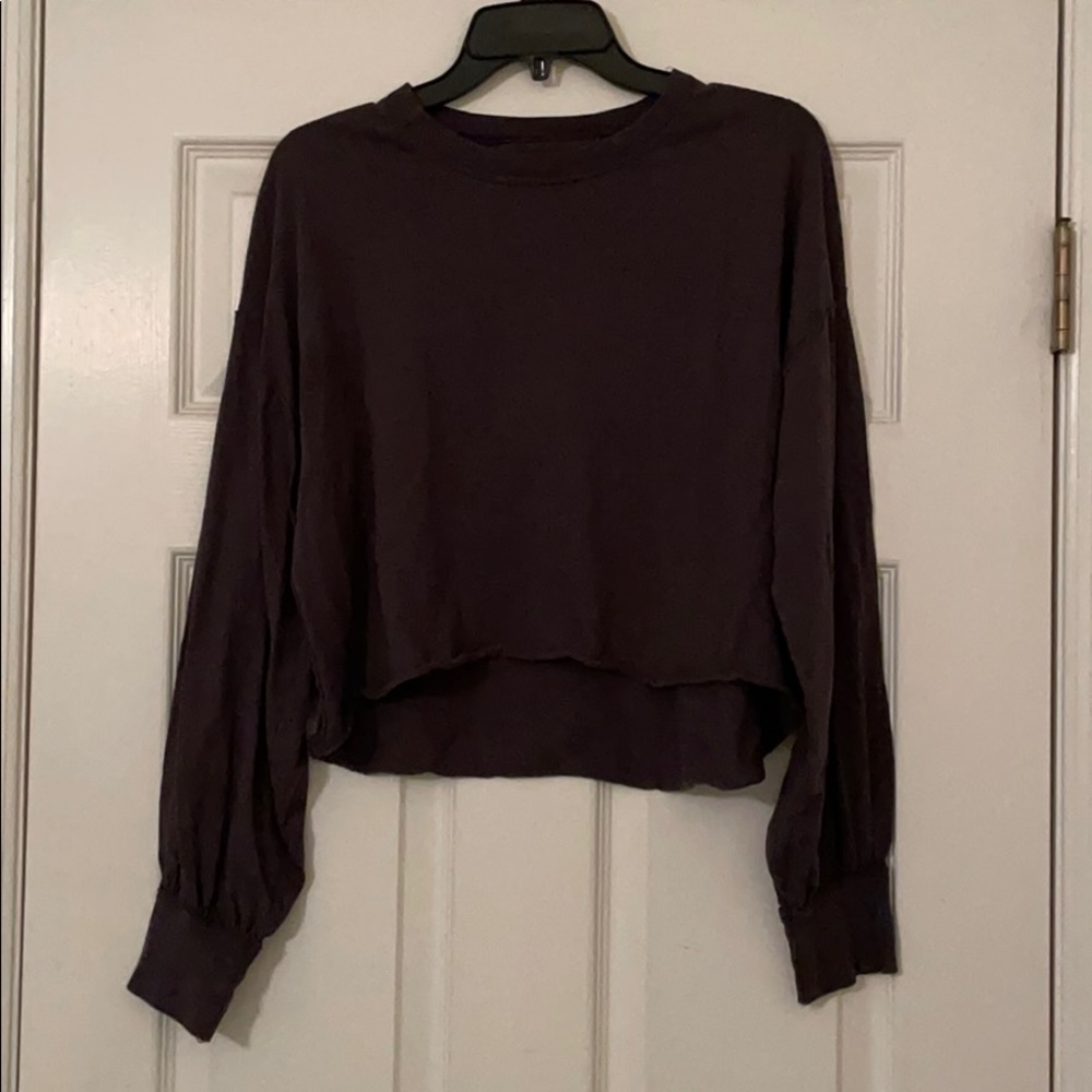 We the Free balloon sleeve raw hem gray crop top